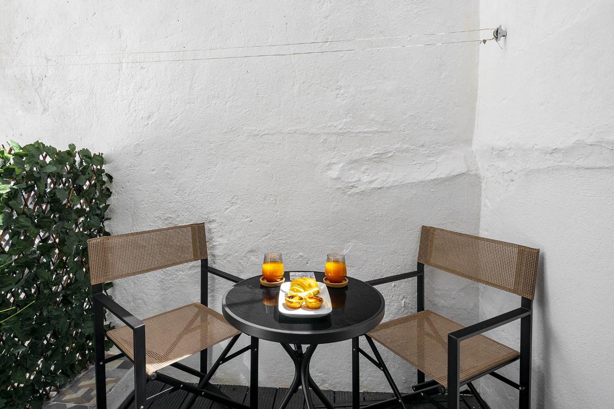 Apartment Whome Stylish Family In The Heart Of Chiado Lissabon
