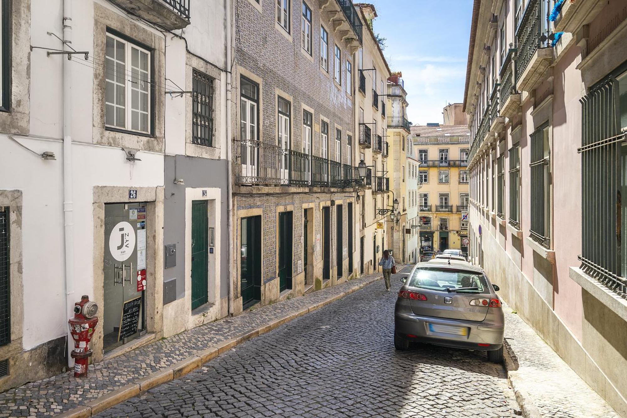 Apartment Whome Stylish Family In The Heart Of Chiado